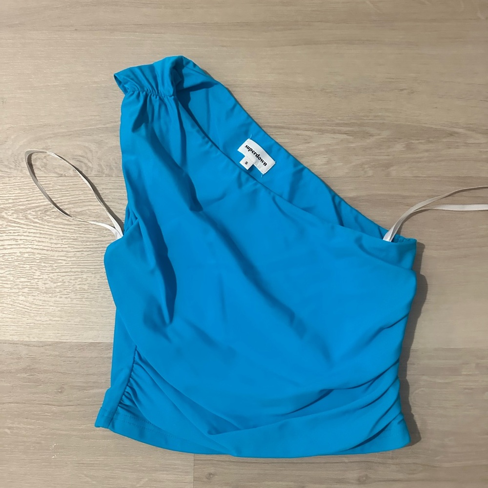 superdown Blue One-Shoulder Crop Top